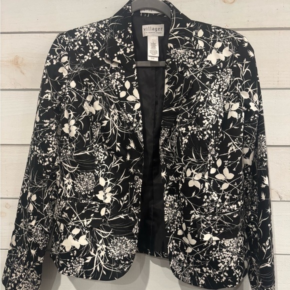 Villager Black and White Floral Blazer in size 6. Great condition! - Picture 5 of 13